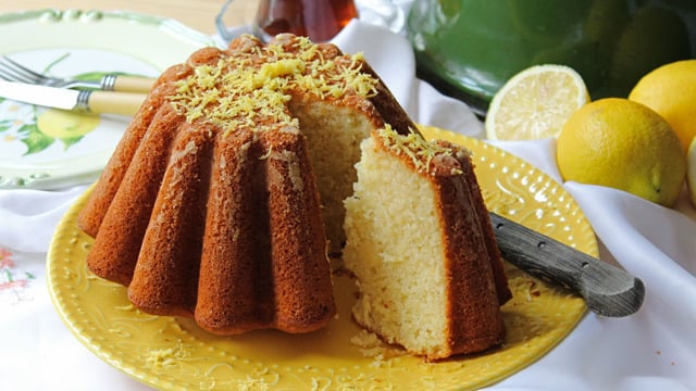 Nefis Kıvamı ve Mis Kokusuyla: Limonlu İrmikli Kek