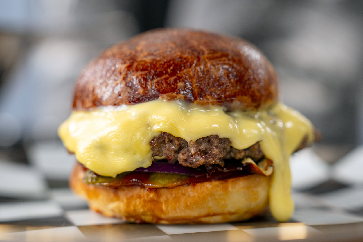 Ekmeği Yumuşacık: Ev Yapımı Cheeseburger