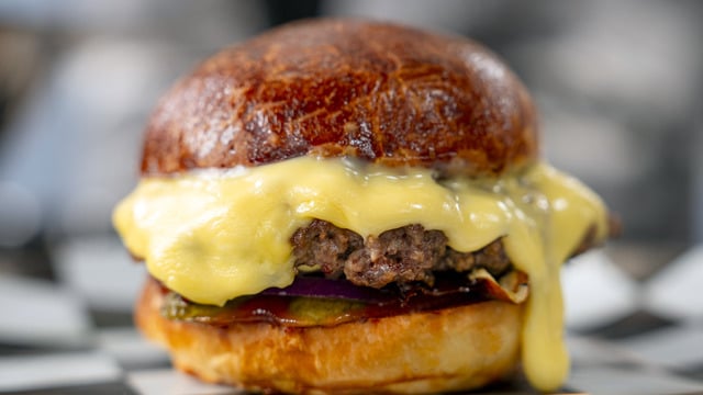 Ekmeği Yumuşacık: Ev Yapımı Cheeseburger
