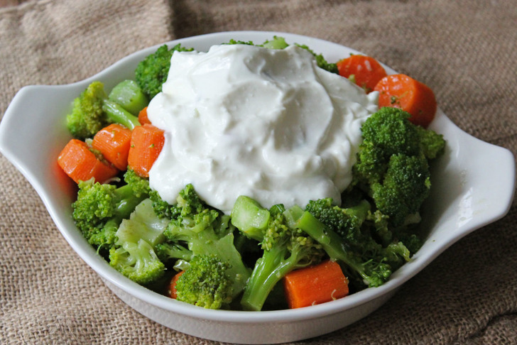 Yoğurtlu Brokoli Salatası Tarifi