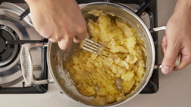 Ana Yemekleri Kıskandıracak Mükemmel Patates Pürelerinin Sırrı 10 Nefis Püf Noktası