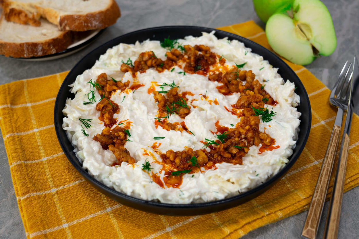 Ferah Meze: Yoğurtlu Kereviz Mezesi
