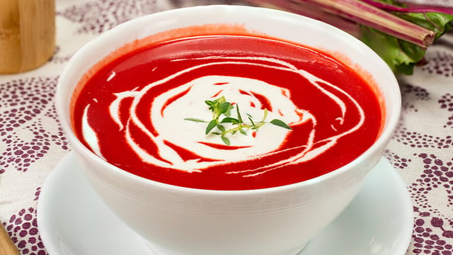 Rengiyle Büyüler: Pancar Çorbası