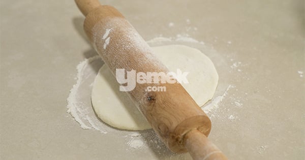 dana-etli-kirmizi-biberli-pizza-asama-7