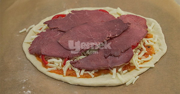 dana-etli-kirmizi-biberli-pizza-asama-8