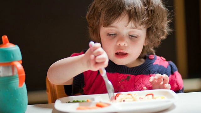 "Çocuğum Yemek Yemiyor" Diye Dertlenen Anne Babalara 9 Harika Öneri