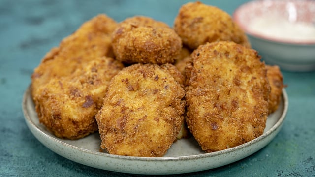 Çıtır Dış Katmanıyla: Pastırmalı Kereviz Kroket