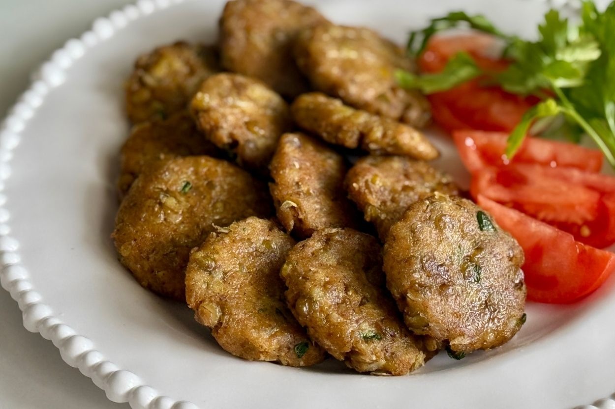 Etsiz Sofraların Yıldızı: Yeşil Mercimek Köftesi