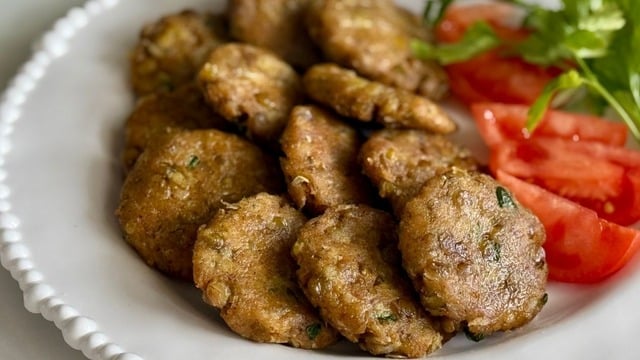Etsiz Sofraların Yıldızı: Yeşil Mercimek Köftesi