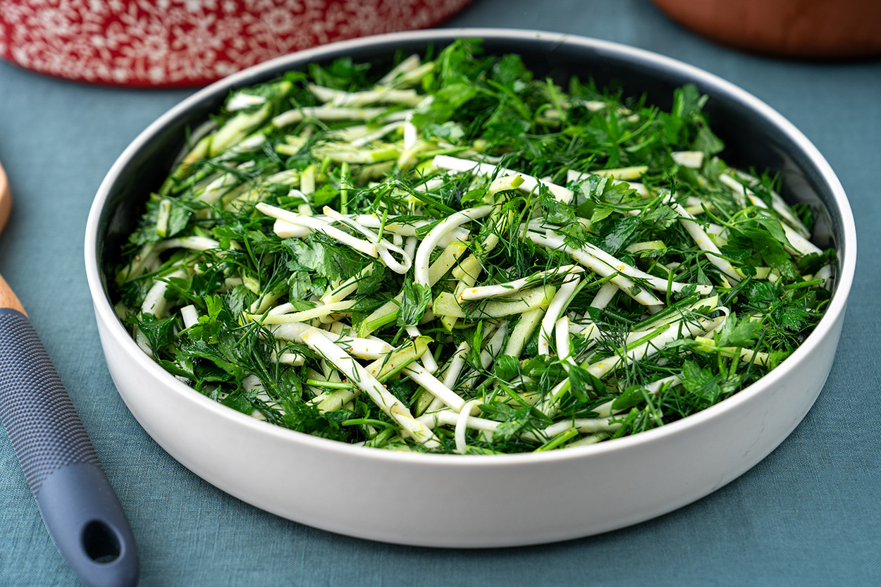 Yeşillerin Uyumu: Elmalı Kerevizli Salata