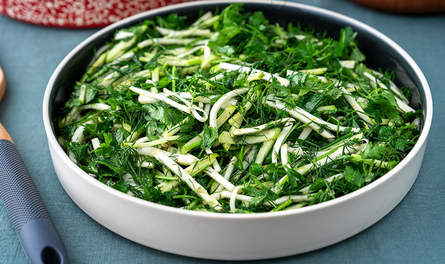 Yeşillerin Uyumu: Elmalı Kerevizli Salata