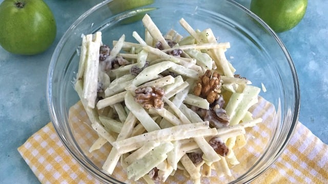 Başrolde Kereviz: Waldorf Salatası