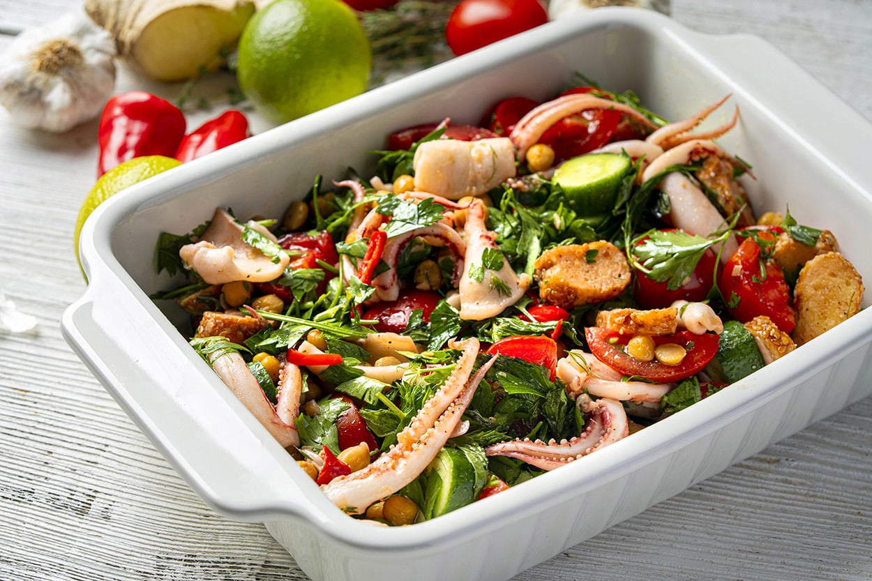 Lime ve Taze Otlarla: Kalamar Salatası