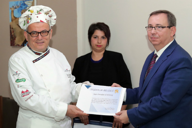 http://www.trakya.edu.tr/news/universitemiz-saglik-arastirma-ve-uygulama-merkezi-mutfak-personeli-ascilik-egitimi-projesinin-kapanis-toplantisi | trakya.edu.tr