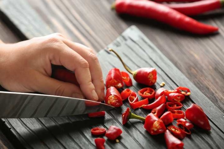 Eldeki biber acısı nasıl geçer?
