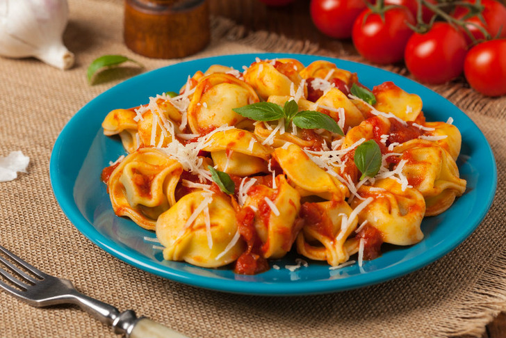 Domates Soslu Tortellini Tarifi