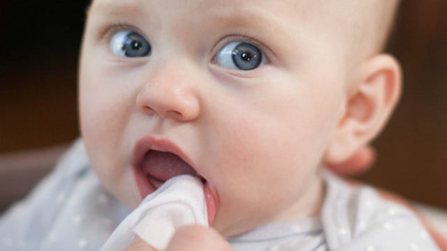 Miniğin Bir Ömür Sağlıkla Gülmesi İçin: Bebeklerde Diş Temizliği ve Ağız Bakımı