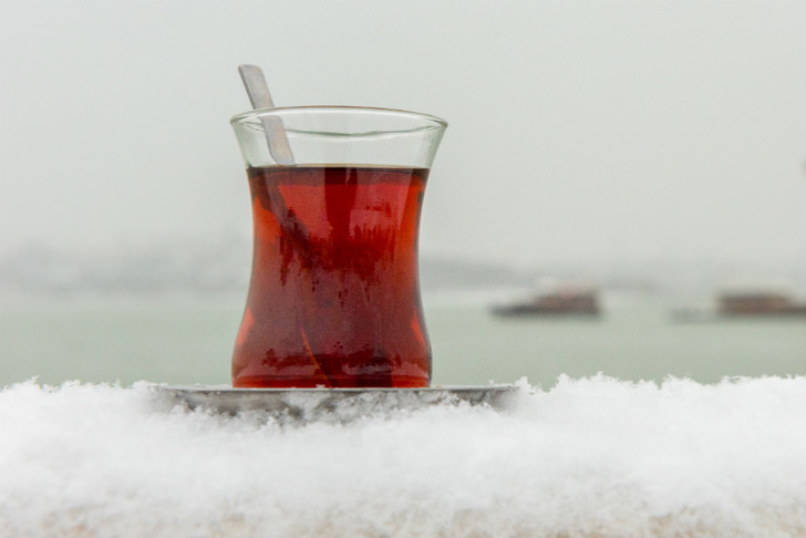 kar-suyuyla-cay-demleme-yontemi-2-one-cikan