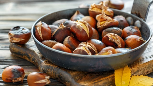 Kışı Doya Doya Yaşamak İsteyen Herkes Bilmeli: Evde Kestane Nasıl Pişirilir?