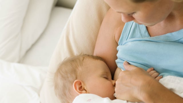 Kafanızdan Bir Soru İşaretini Daha Silelim: Emziren Anne Çikolata Yiyebilir mi?