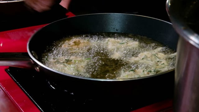 Neden Kızartma Yaparken Tavaya Ekmek İçi Atmalısınız?