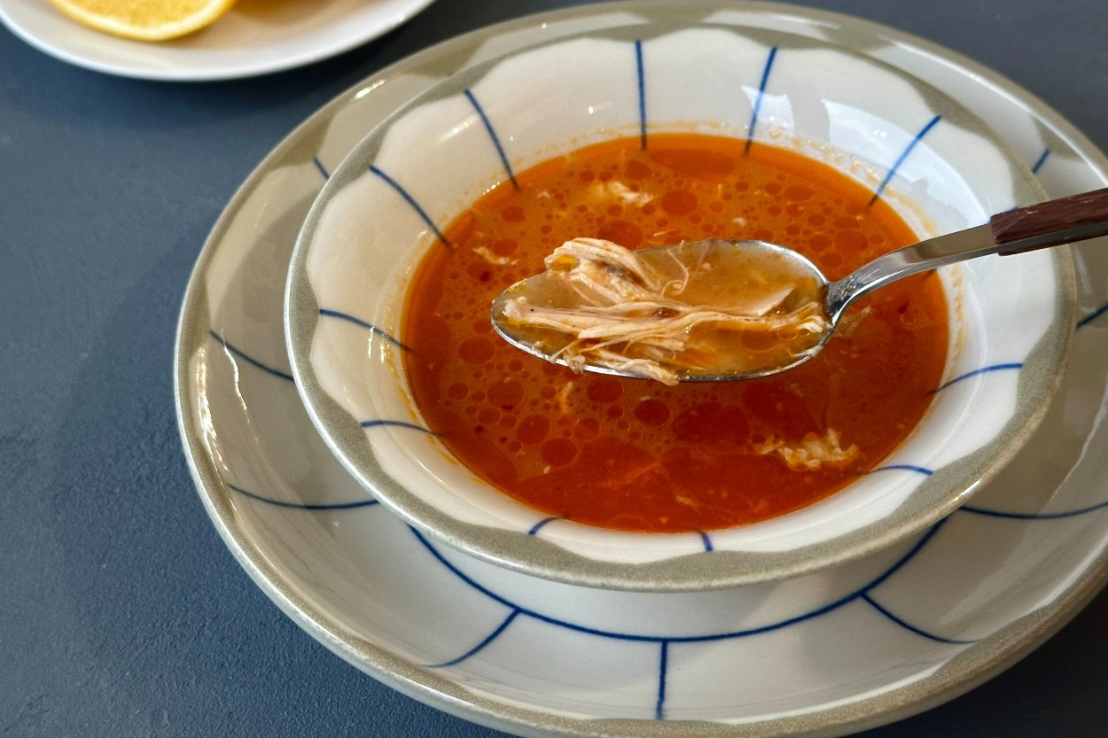 Sofraların Şifası: Salçalı Tavuk Çorbası