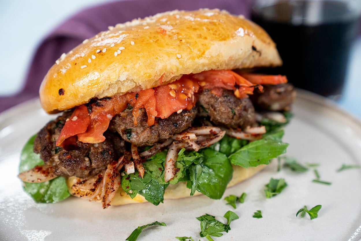 Bayıldığımız Sokak Lezzeti: Köfte Ekmek