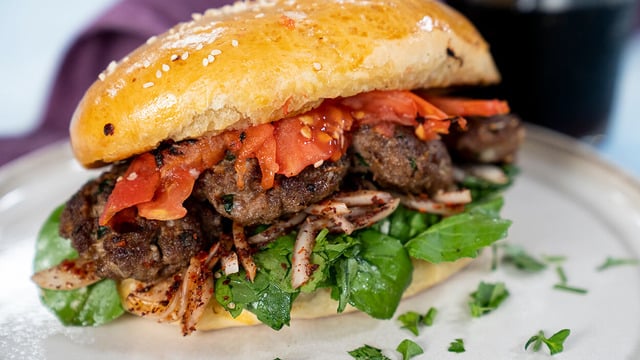 Bayıldığımız Sokak Lezzeti: Köfte Ekmek