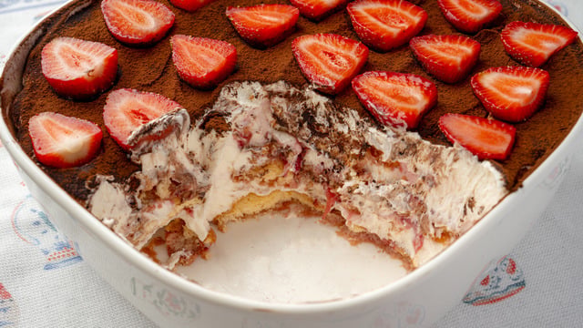 Mis Kokulu: Çilekli Tiramisu