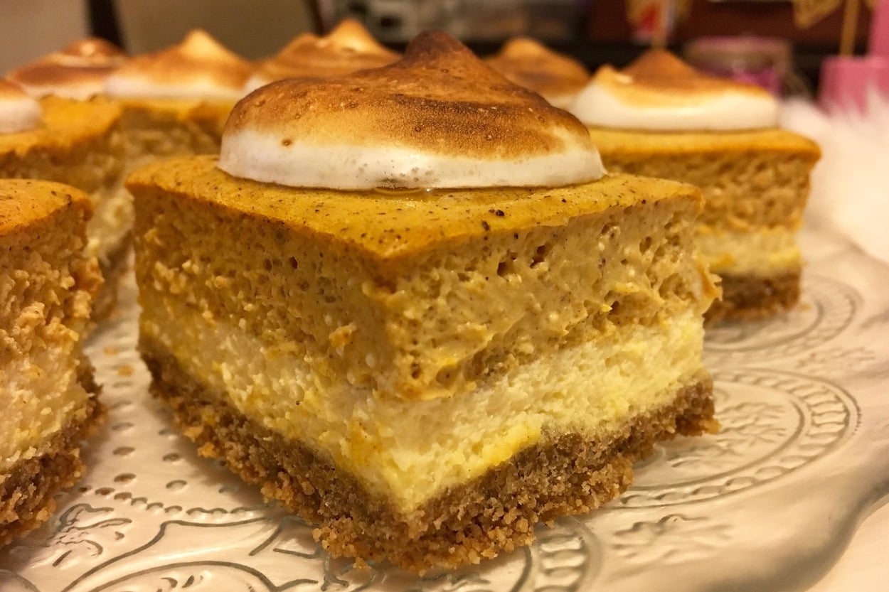 Hafif Bir Lezzet: Bal Kabaklı ve Merengli Cheesecake Barları