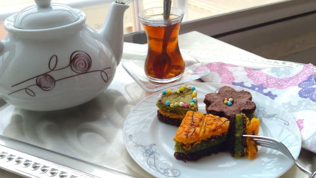 Çok Şık: Üç Renkli, Şekilli Kekler