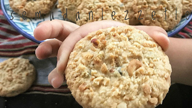 Kavrulmuş Fıstıklı: Yulaflı Cranberry'li Bisküvi
