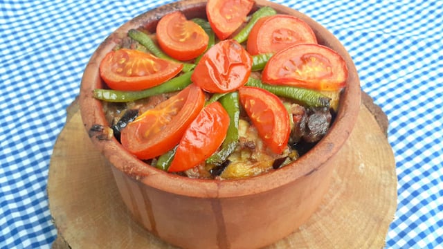 Akşam Yemeğini İple Çektirir: Etli Patlıcanlı Kebap