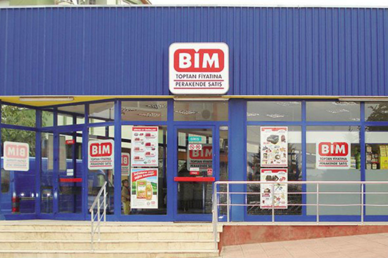 BİM'e Girerken İki Farklı Kapıdan Geçmemizin Merak Uyandıran Sebebi