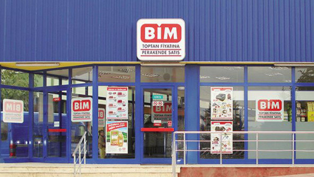 BİM'e Girerken İki Farklı Kapıdan Geçmemizin Merak Uyandıran Sebebi