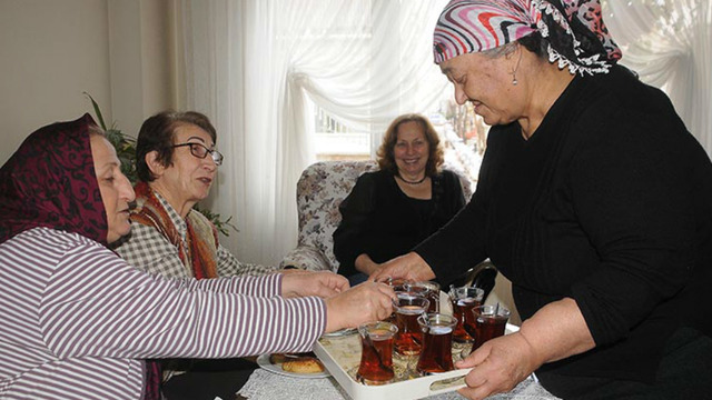 Yalova'da 38 Yıldır Devam Eden Altın Gününün Nostalji Yaşatan Sıcacık Hikayesi