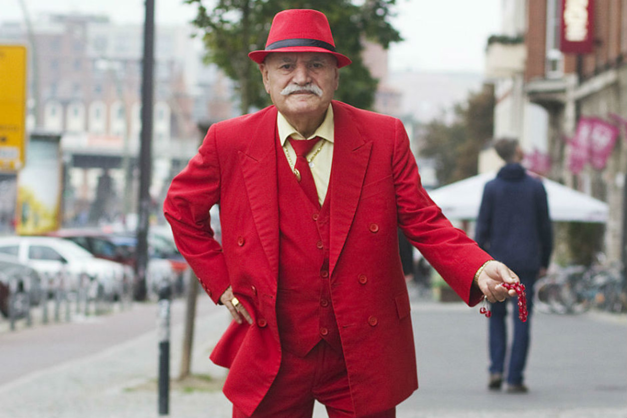 Berlin'de Bir Garsonun Çektiği Fotoğraflarla Moda İkonu Olan Ali Amca