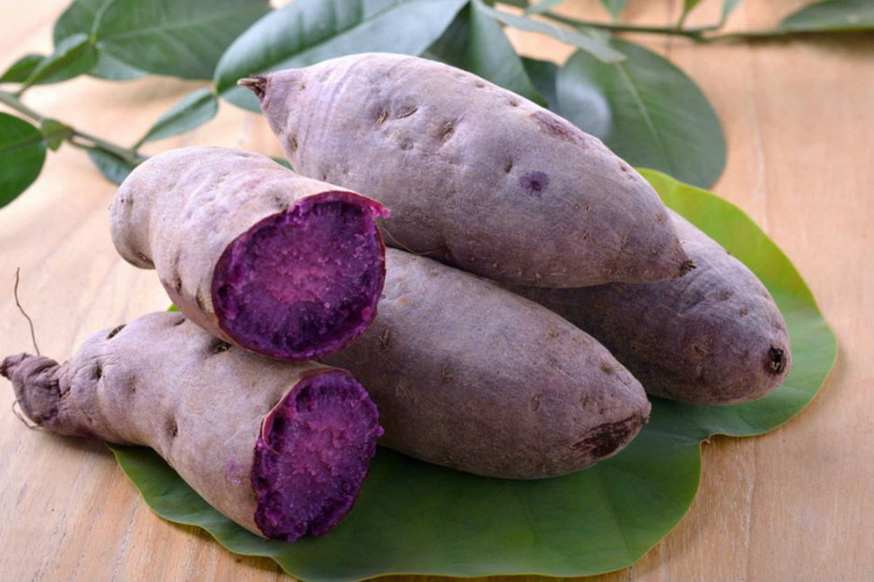 Rengiyle İçinizi Açacak, Faydalarıyla Şaşırtacak Süper Besin: Mor Patates (Ube)