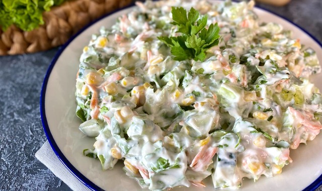 10 Dakikada: Yoğurtlu Marul Salatası