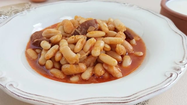 Herkesin Bayıldığı: Sucuklu Kuru Fasulye