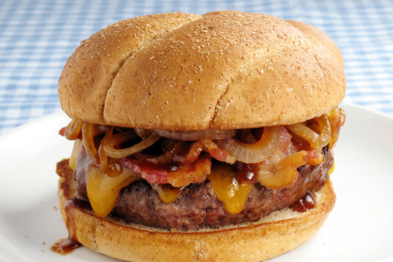 Saygılar: Füme Pastırmalı Cheeseburger
