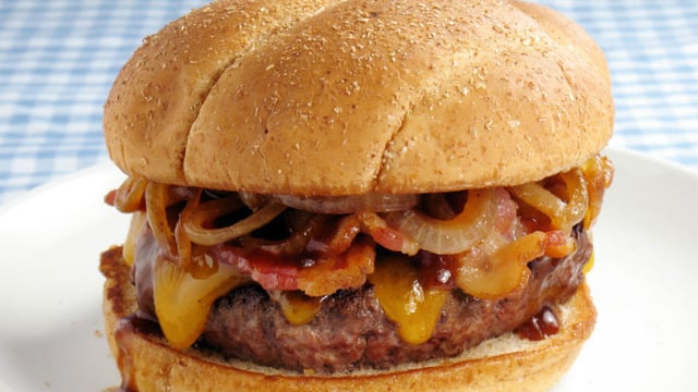 Saygılar: Füme Pastırmalı Cheeseburger