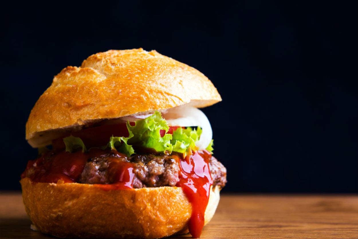 O Bizden Biri: Domates Soslu Hamburger