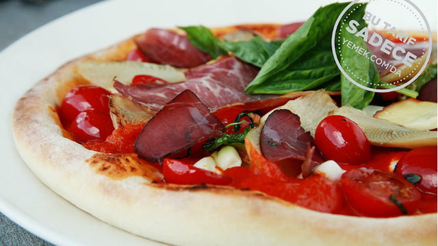 Tuti Restaurant’tan: Füme Pizza