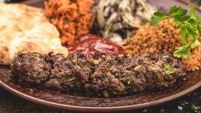 Beş Şiş Yersin: Fıstıklı Şiş Köfte