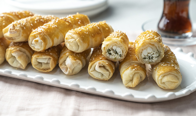 Az Yağlı ve Peynirli: Çıtır Börek