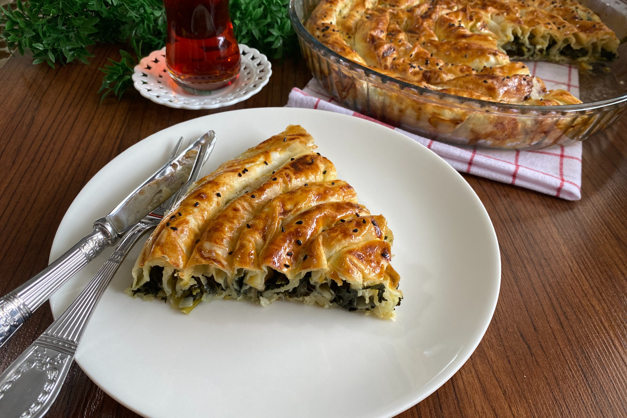 İç Harcı Çiğden: Ispanaklı Börek
