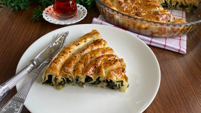 İç Harcı Çiğden: Ispanaklı Börek