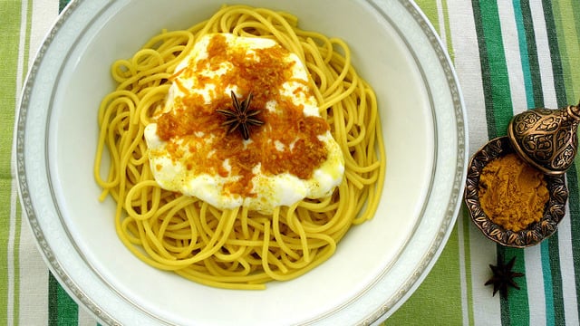 İştah Açan Rengiyle: Zerdeçallı Spagetti