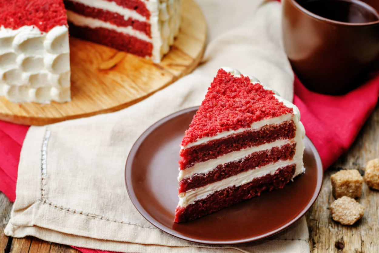 Sezonun Rengi: Red Velvet (Kadife Dokulu, Kırmızı) Pasta